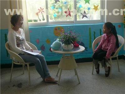 小孩目光注視差 武漢啟明特教的專業支持與解決方案