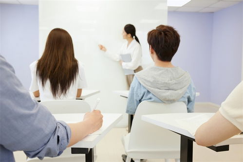 張雪峰投資50萬成立職業培訓學校，強調上大學并非唯一路徑